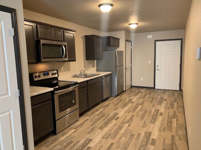 827TowerRoad-008